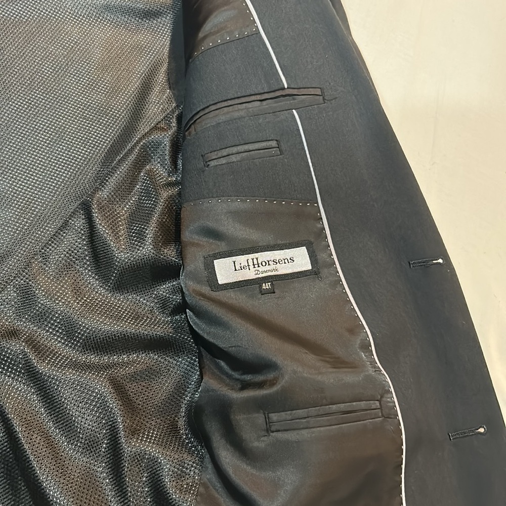 Designer suit - Picture 2 of 7